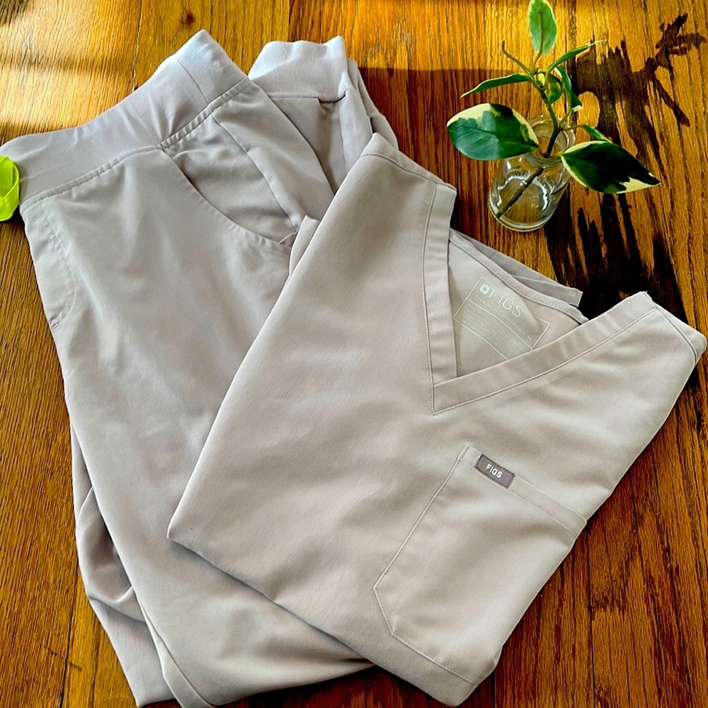 Figs Slate regular medium Zamora and medium Catarina set